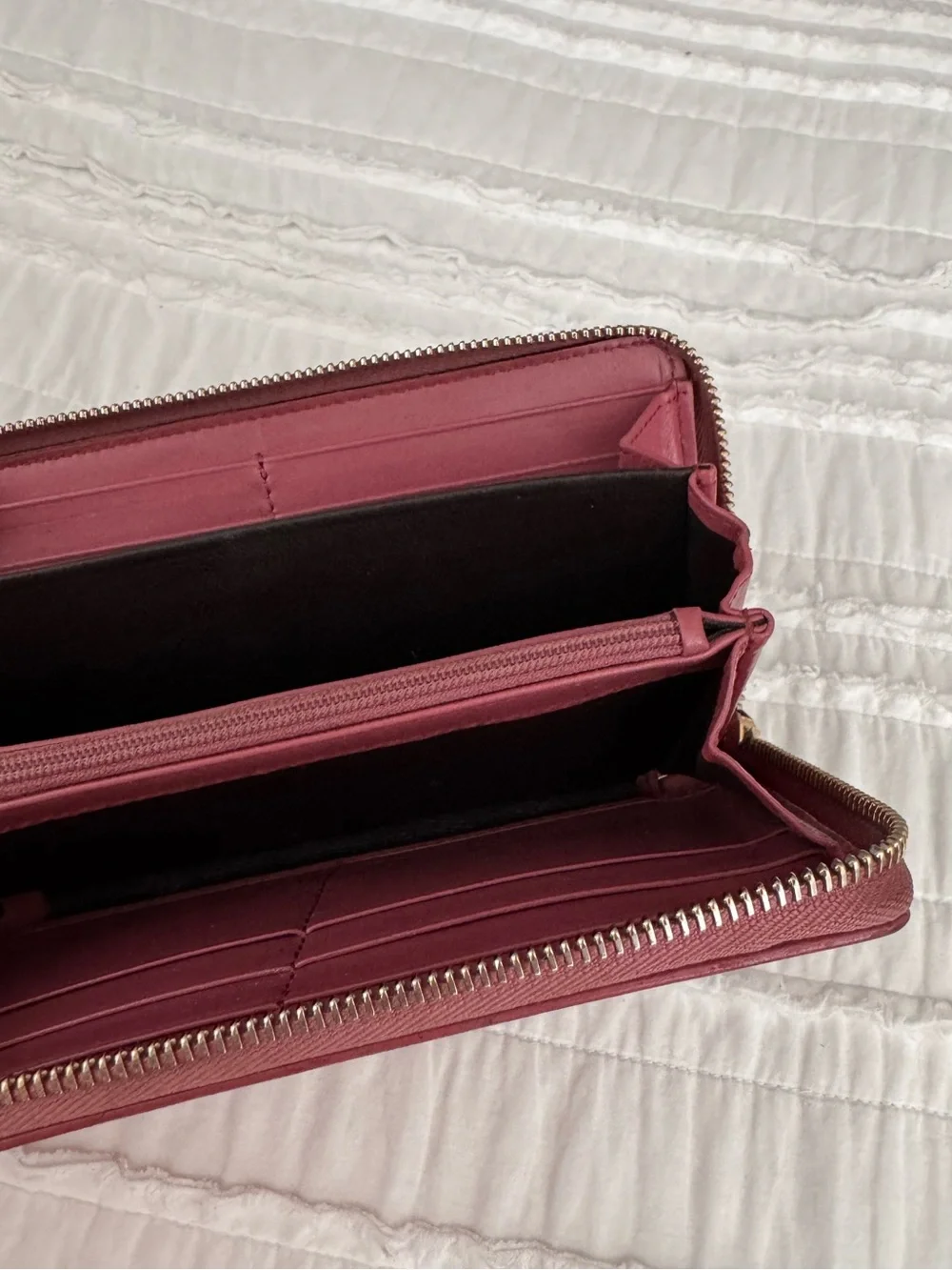 Gucci Glossy GG Patent Zip Wallet - Dusty Rose